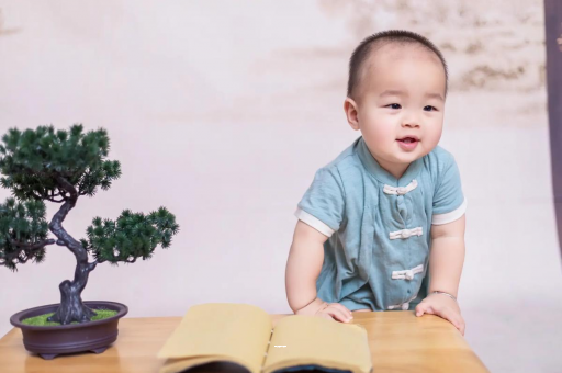 桂阳宝宝爱吐奶是什么原因